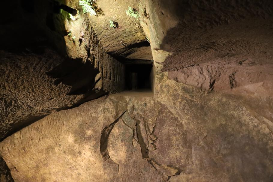 Der private Brunnenschacht endete einst in einer römischen Villa, etwa 40 Meter über uns