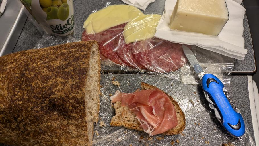 Nach einer Woche mit täglich zwei warmen Malzeiten ist ein deftiges Abendbrot das Beste