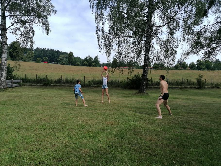 Wir probieren unseren neuen Beach-Volleyball aus