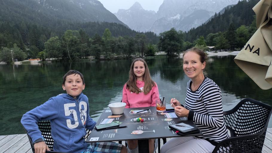 Um die Zeit sind die besten Plätze direkt am See alle frei.