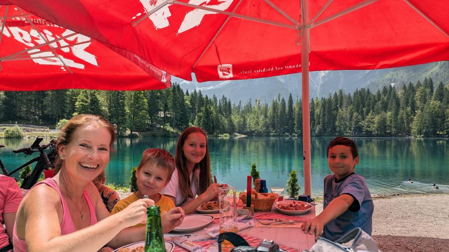 Zum Mittag gibt es Tagliatelle mit Steinpilzen und geschmorte Rippchen