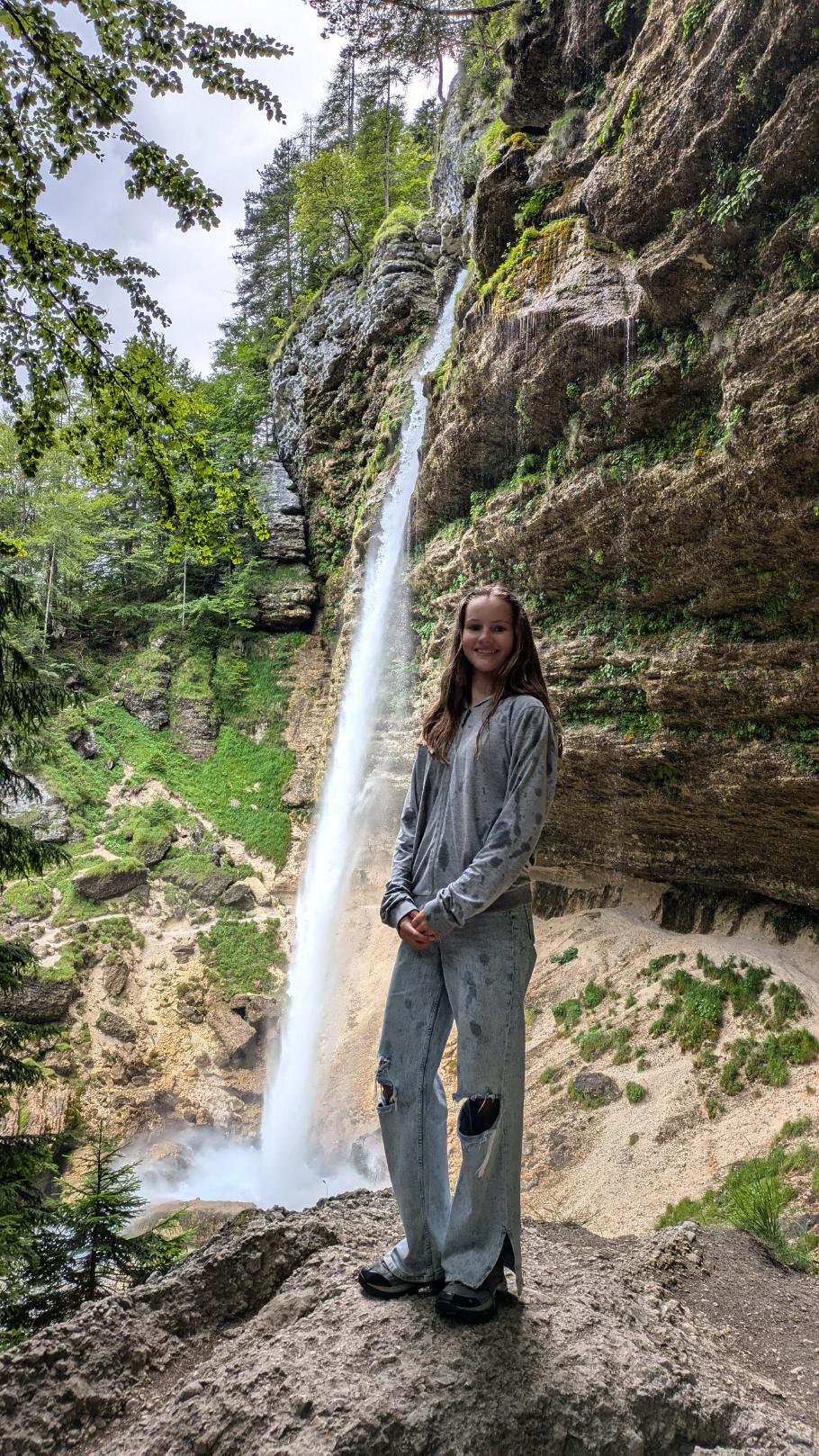 Frisch geduscht kommen wir auf der anderen Seite an