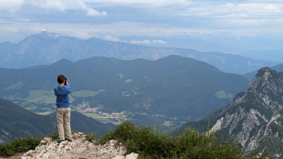 Felix macht ein Panorama der phantastischen Aussicht