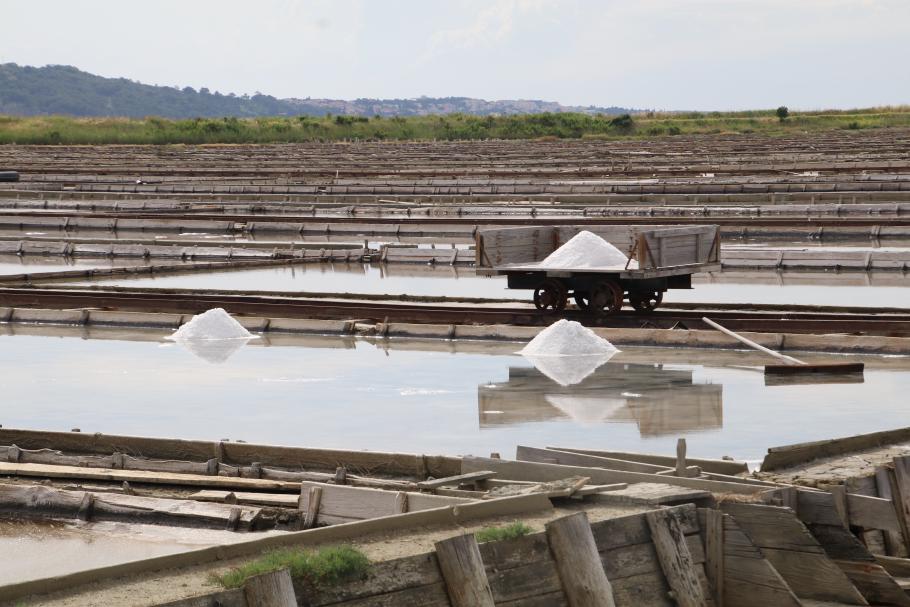 In diesem Becken kristallisiert das Salz bereits aus
