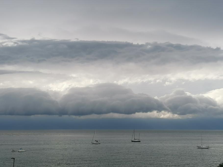 Da hinten braut sich etwas zusammen
