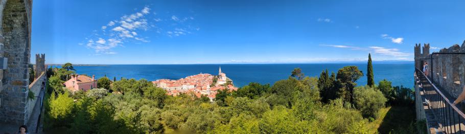 Von hier haben wir einen phantastischen Blick auf die Halbinsel mit der Altstadt