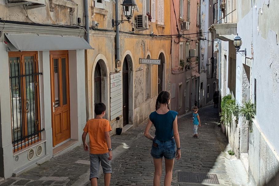 Hier geht es wieder hinab zum Piazza