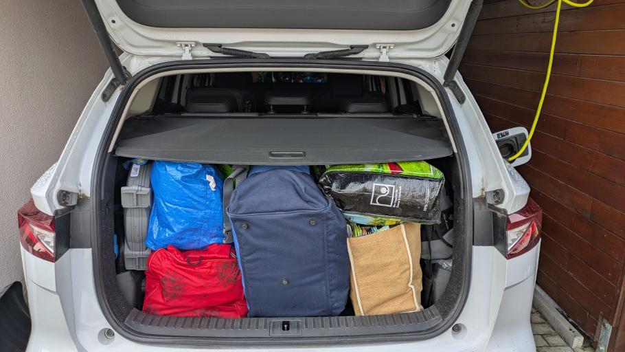 Alles drin! Oben drauf ist sogar noch Platz für Jacken und Rucksäcke