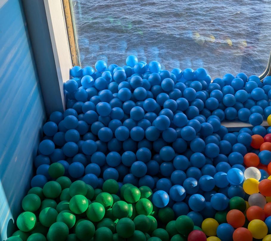 Wir sagen der Entropie den Kampf an, verlieren aber, als ein paar andere Kinder mitten hinein hüpfen