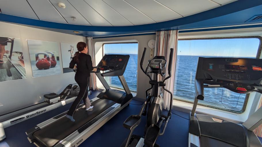 Anke nutzt die Zeit, um ein paar Schritte zu machen