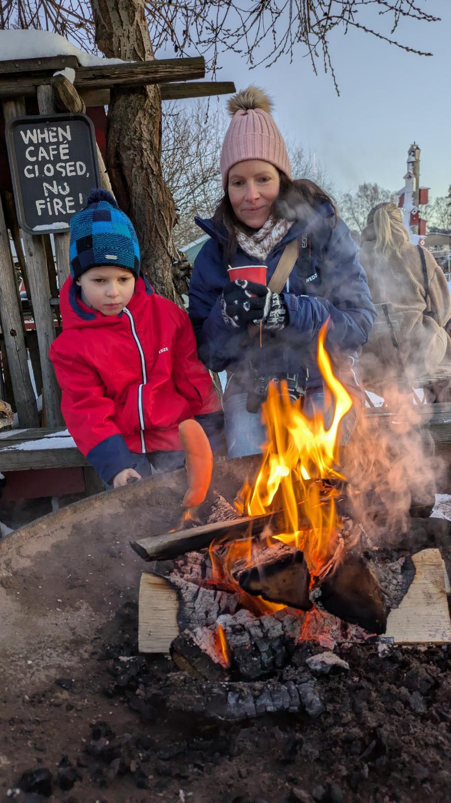 Bei heißem Fruchtsaft und Grillwurst genießen wir die tolle Aussicht