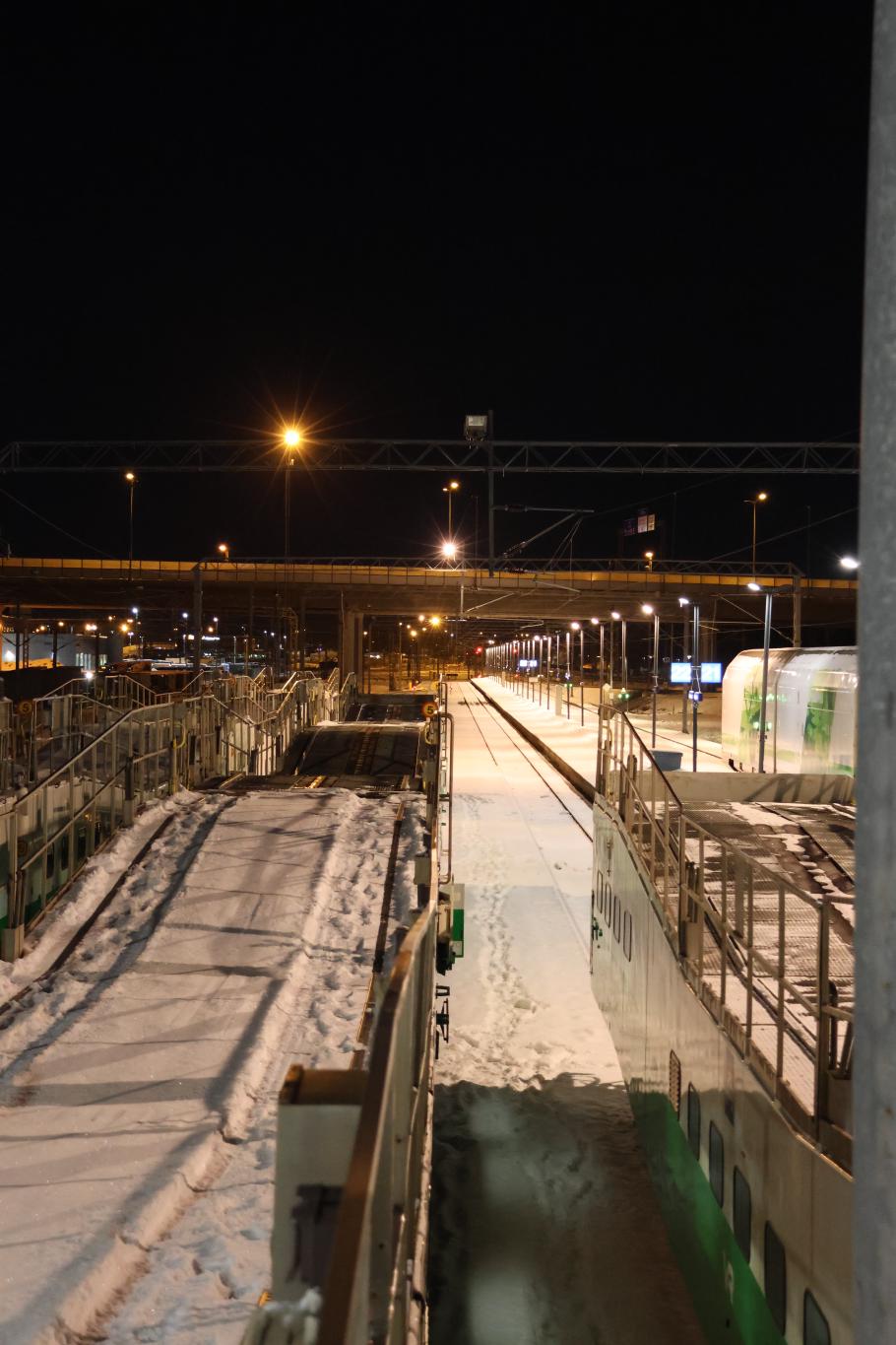 Auf diesem welligen Wagen parke ich gleich unser Auto.