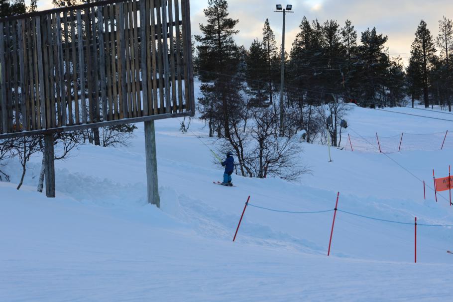 Mattis lernt heute noch Schlepplift-Fahren - auch hier musste ich ordentlich Überzeugungsarbeit leisten.