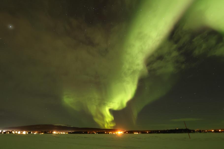 Das Leuchten wird immer internsiver und die Wolken ziehen sich immer weiter zurück