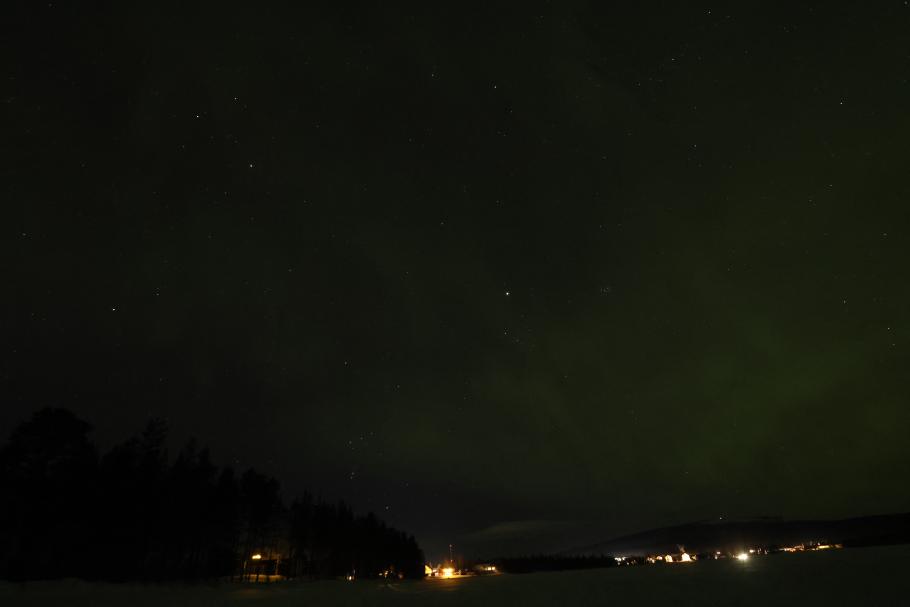 Nur noch ein leichtes Leuchten, aber endlos viele Sterne.