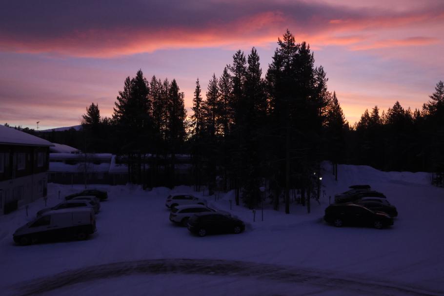 Heute Morgen weckt uns ein leuchtend orange-rosa Sonnenaufgang