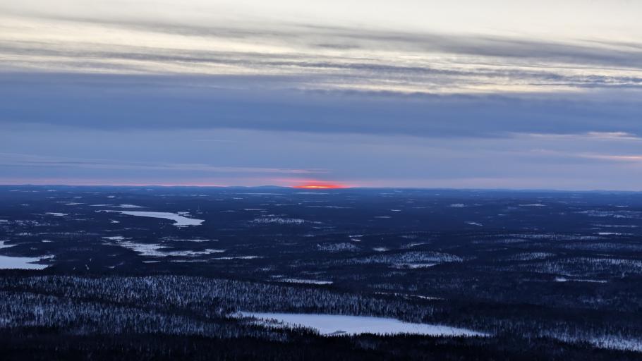 Die Sonne verabschiedet sich farbenfroh