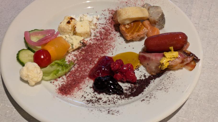 Das Auge isst mit - eine kleine Auswahl aus dem reichhaltigen Frühstücksbuffet