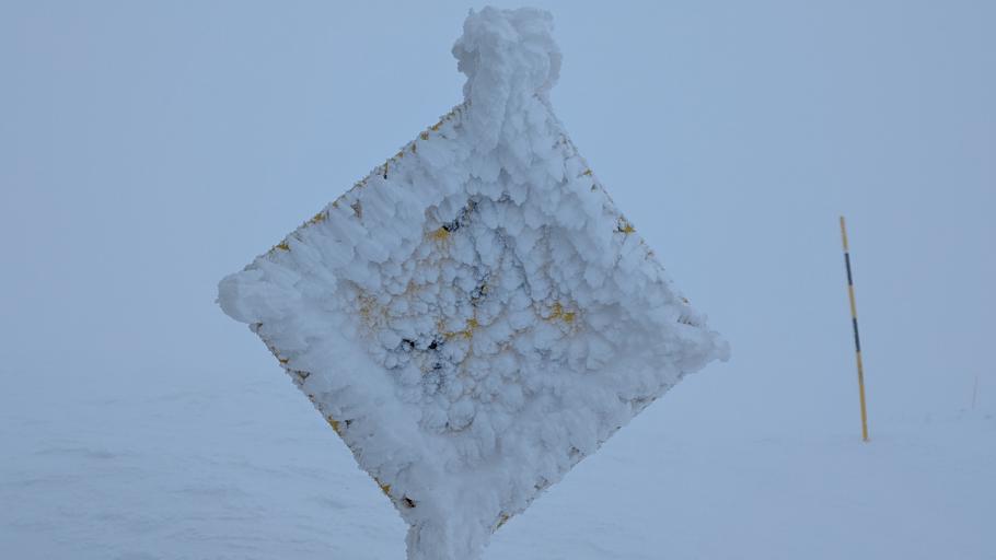 Warnung vor … irgendwas. Wahrscheinlich Schnee oder Nebel