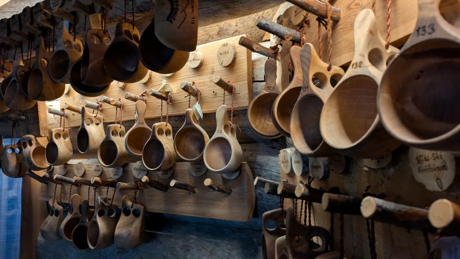 Wozu die Holztassen sind, haben wir nicht herausgefunden. Unsere Suppe gab’s in einer Schüssel.