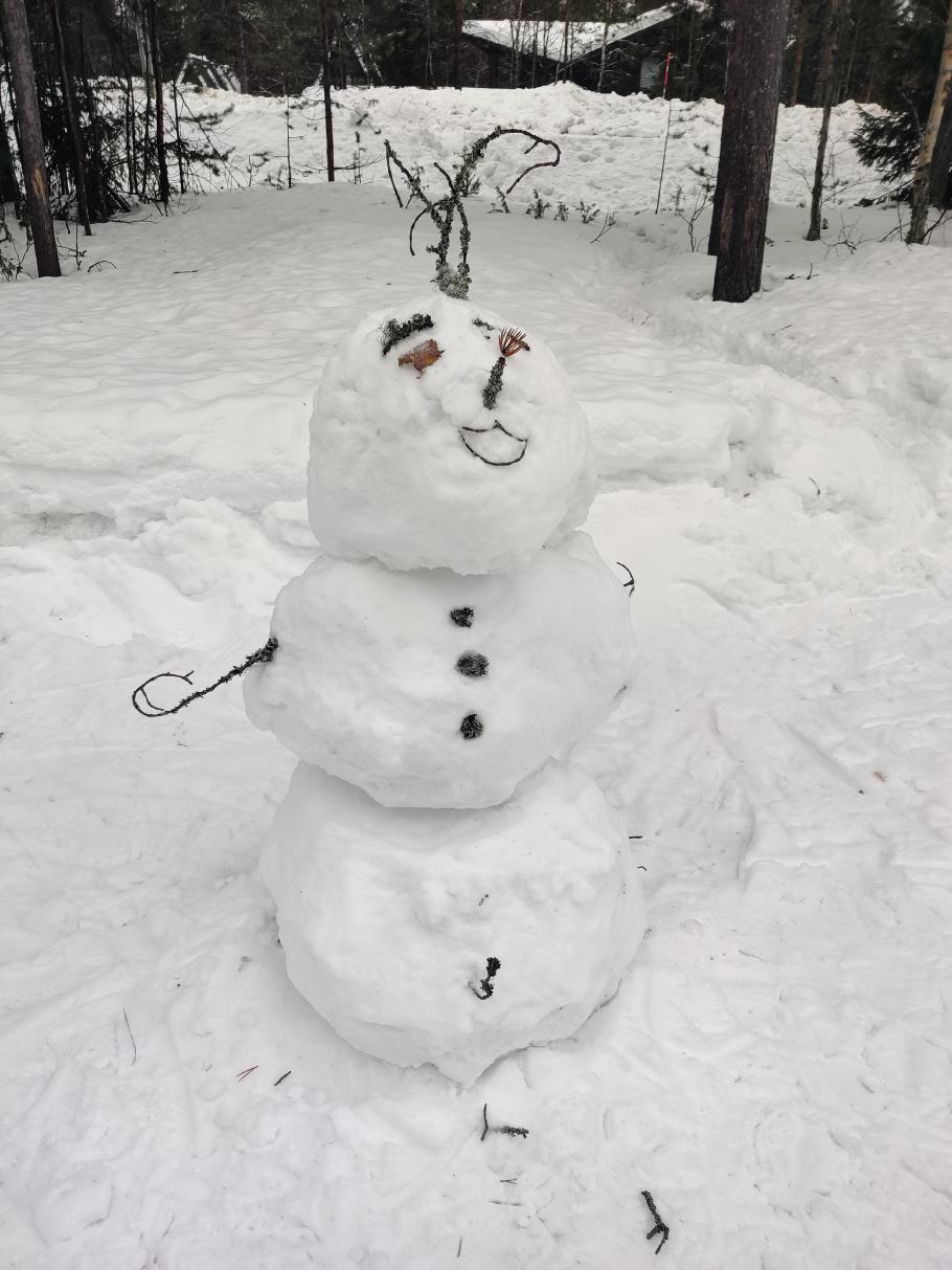 Auf dem Parkplatz begrüßt uns dieser freundliche Gesell