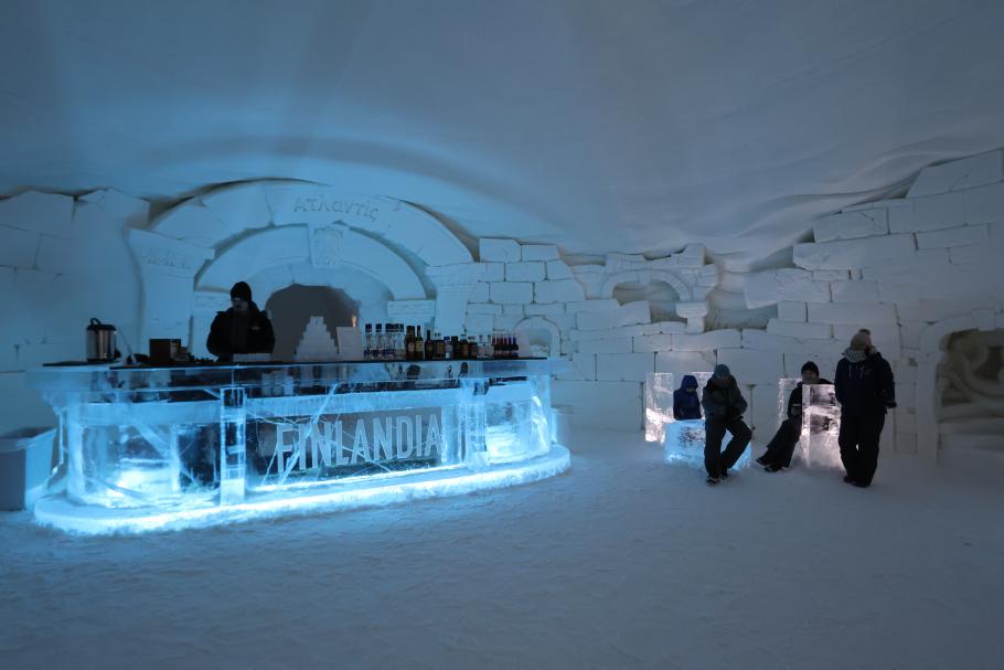 An der Eisbar gibt’s heiße Schokolade