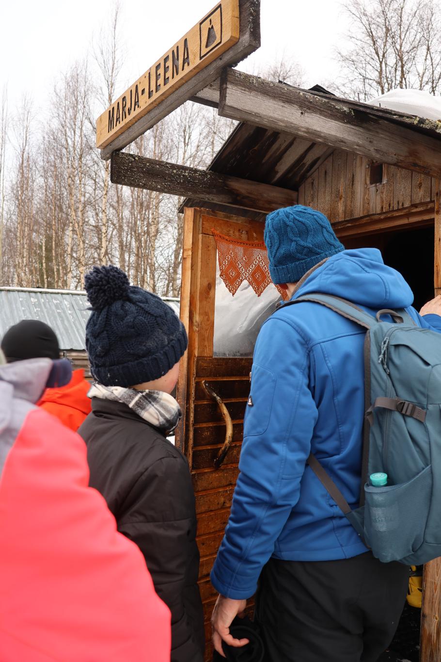 Zum Mittag kehren wir in einer kleinen Hütte ein