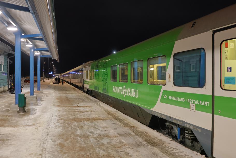 Das Boardrestaurant ist wieder direkt neben unserem Wagen