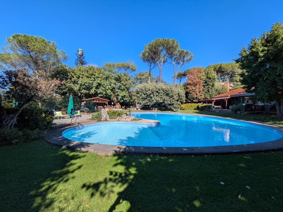 Den großen Pool haben wir für uns alleine