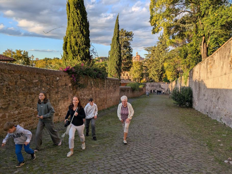 Um vom Hügel zu schauen, müssen wir erst einmal hoch