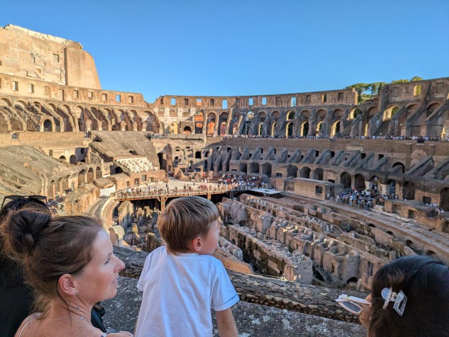 Wie die alten Römer sitzen wir auf dem Rang und staunen