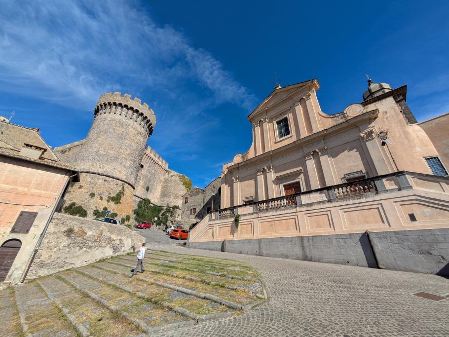 Burg, Kirche und sogut wie keine Touristen
