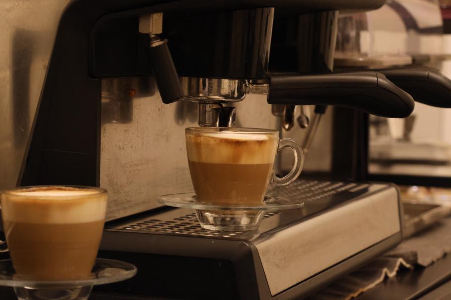 Sieht aus wie ein Cappucino, ist aber ein Caffé Correto