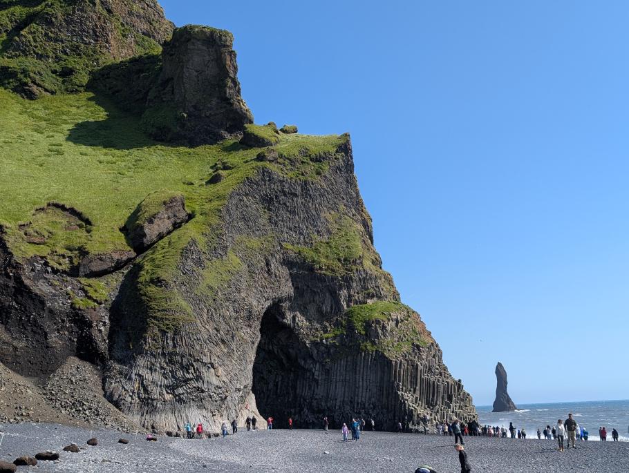 Die Basalt-Säulen-Architektur beeindruckt wirklich