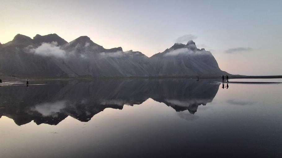 Bei Ebbe bildet sich ein wenige Zentimeter tiefer “Spiegelsee”