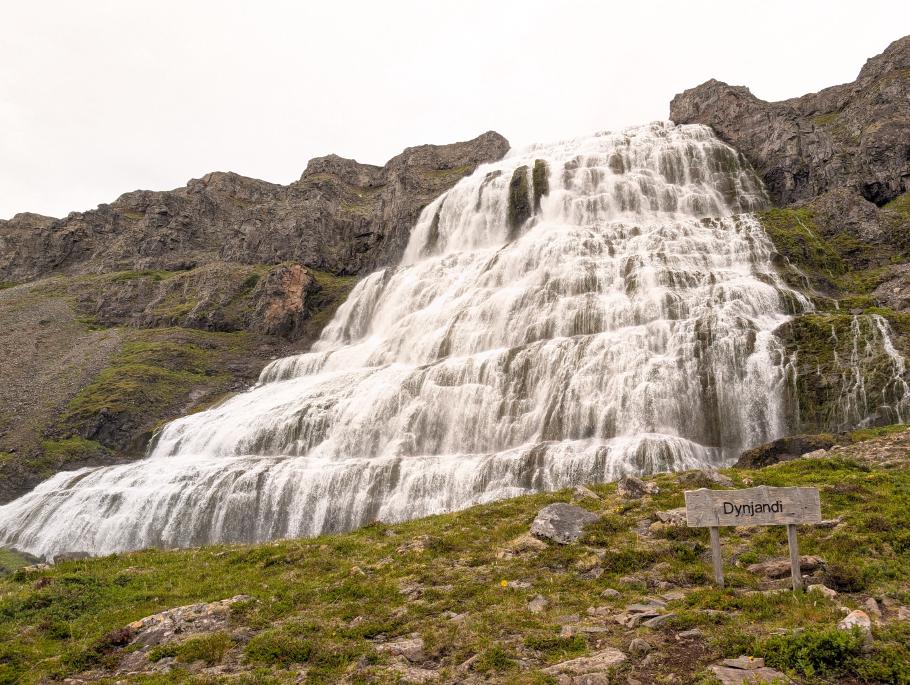 Das Wasser verteilt sich über unzählige Terrassen