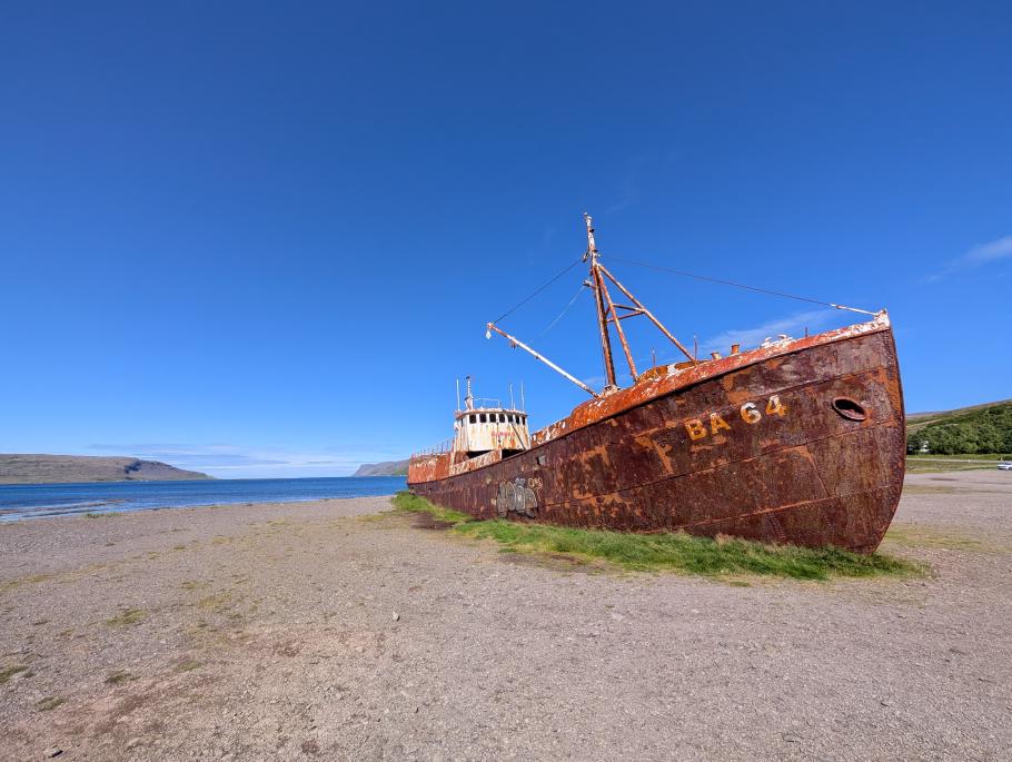 Einst der Stolz der Walfangflotte rostet es jetzt als “Lost Place” vor sich hin