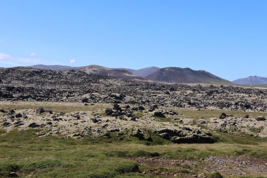 An Lavafeldern entlang
