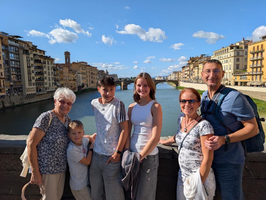 Gruppenfoto mit Blick auf den Fluss