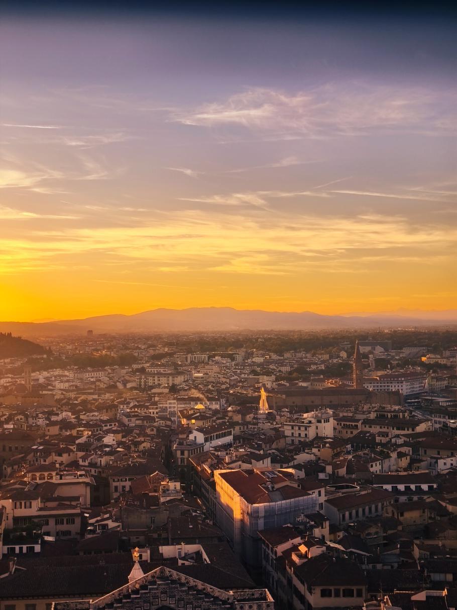 Gerade rechtzeitig zum Sonnenuntergang kommen wir oben an
