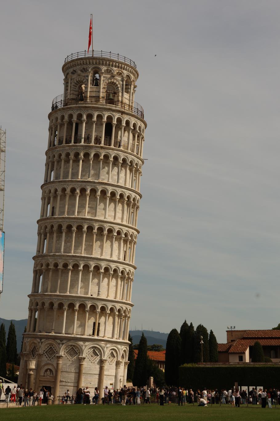 Der Turm ist wirklich mächtig schief