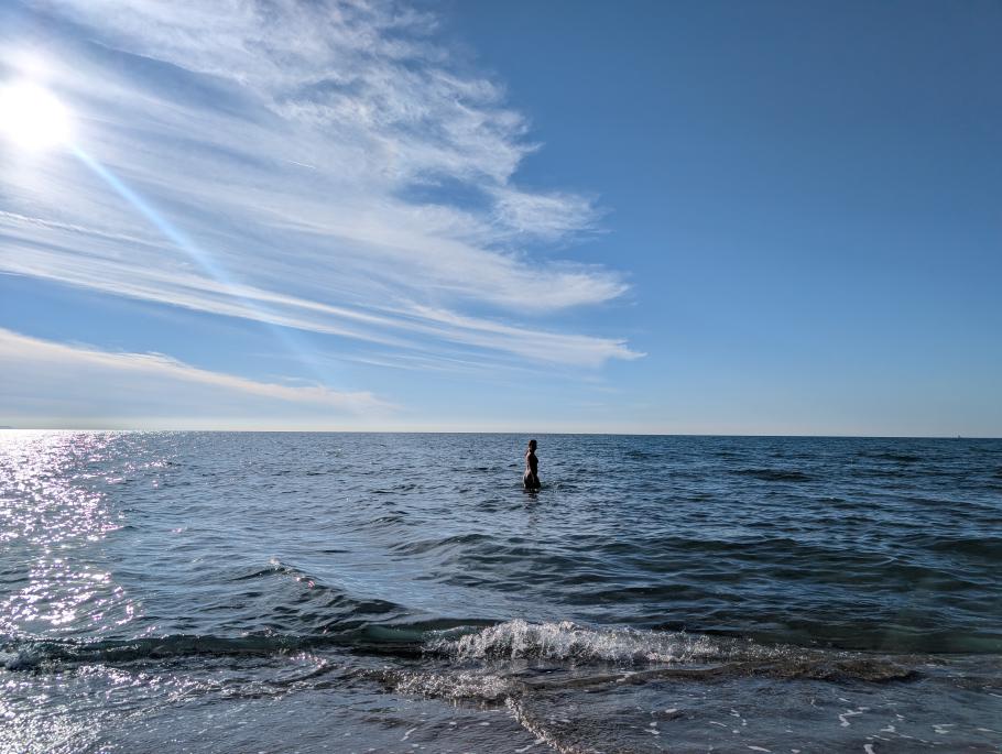 Anke wagt sich ins Meer