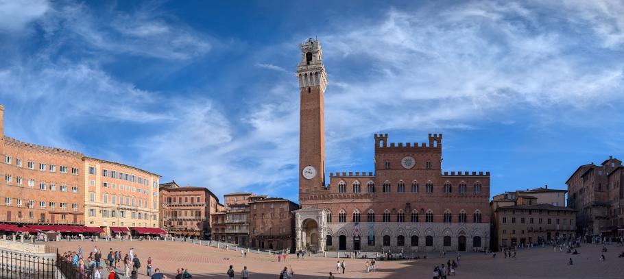 Am großen Piazza del Campo machen wir Pause