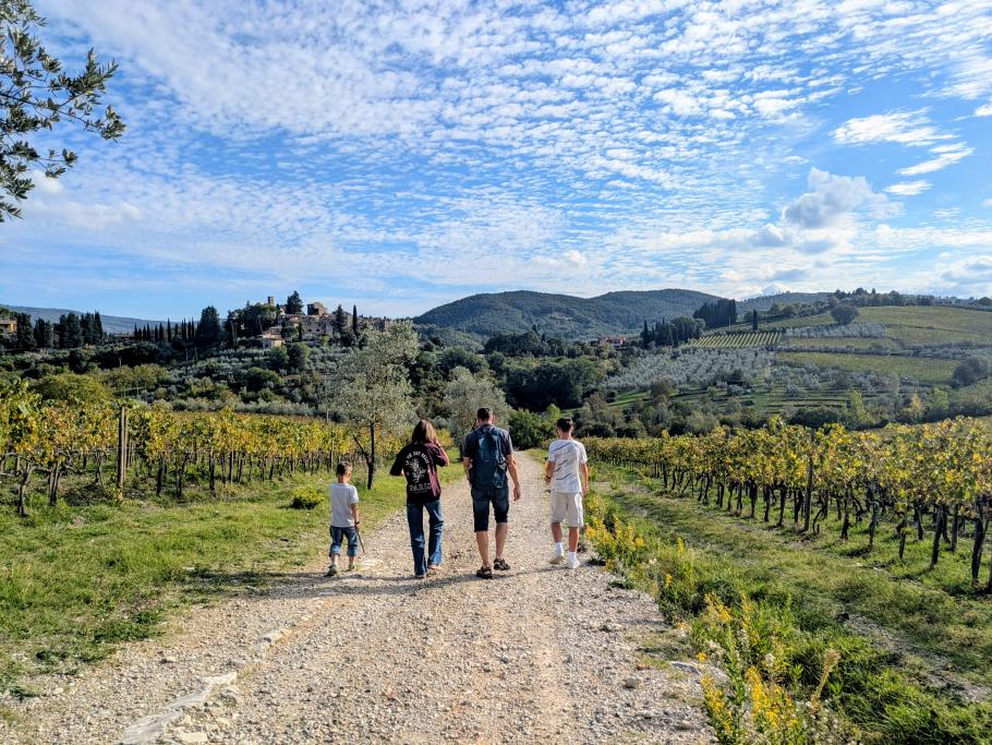Das Wetter ist traumhaft und wir sehen uns an der Toskana-Landschaft satt